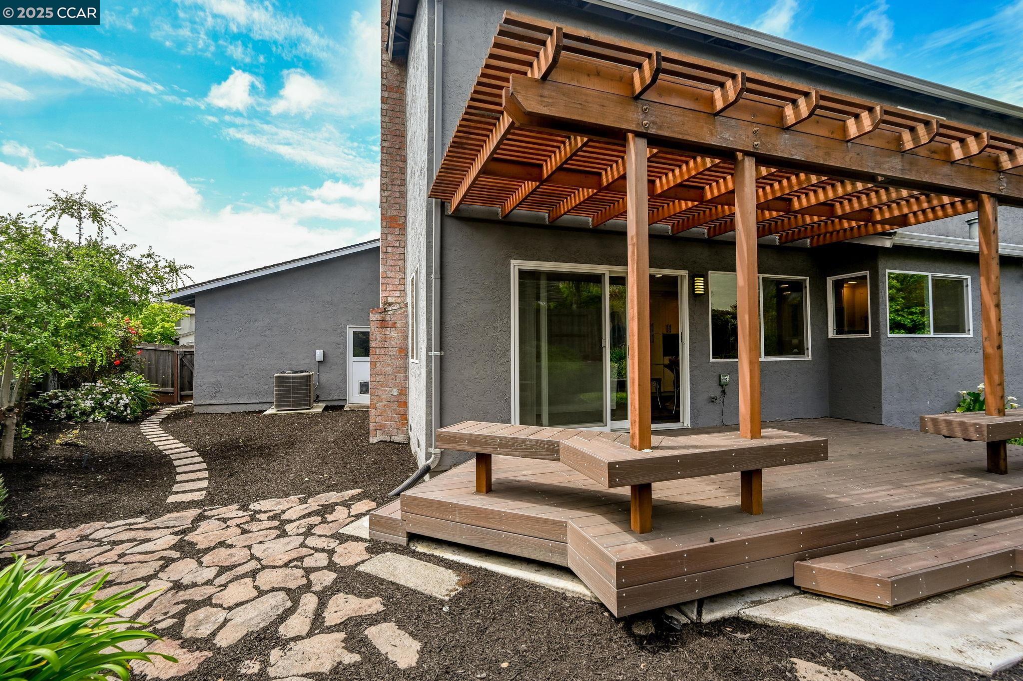 169 Pebble Pl