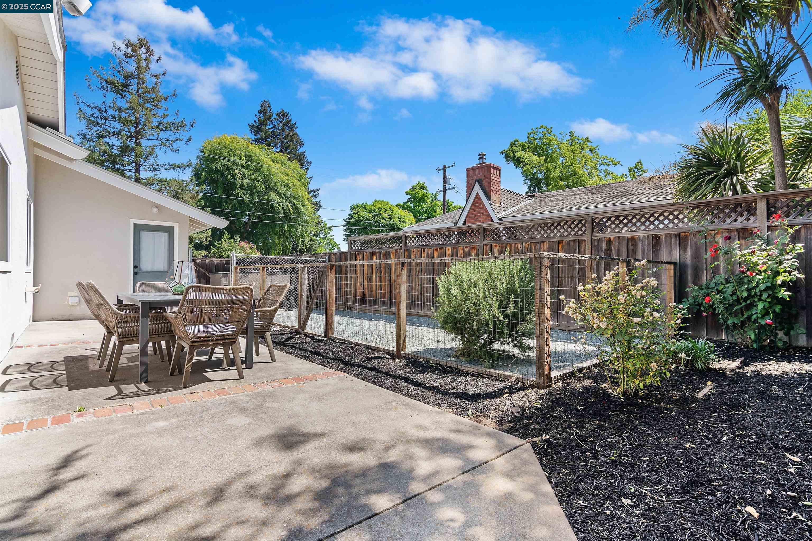 2872 San Benito Dr