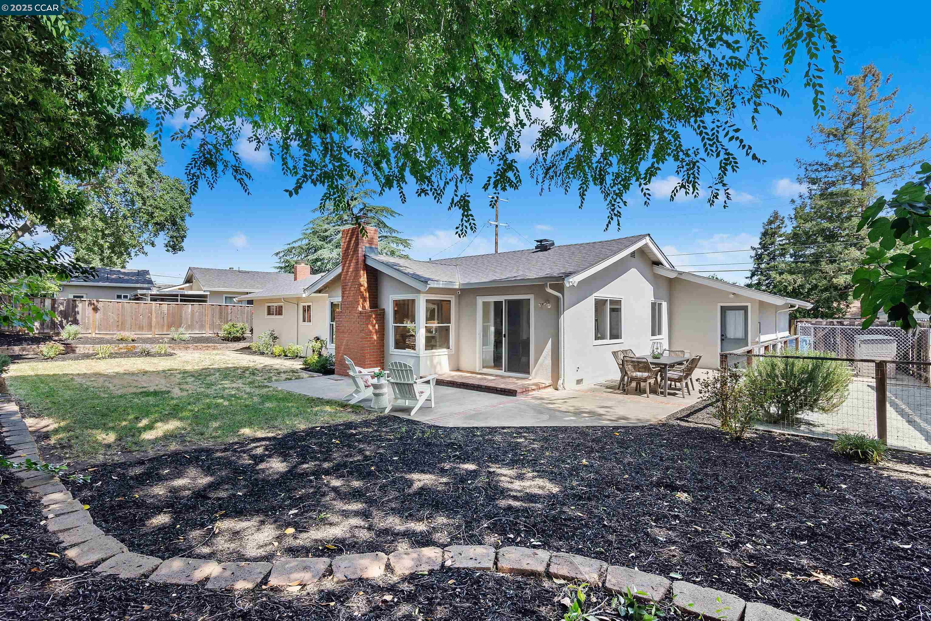 2872 San Benito Dr