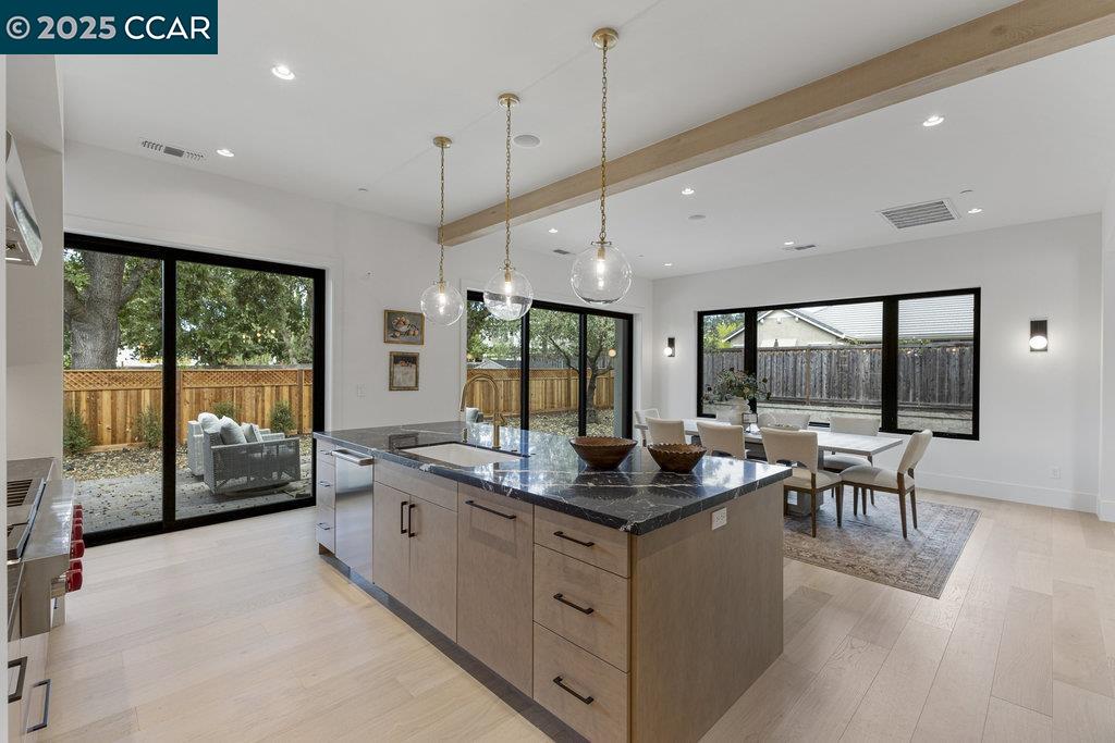 11 Willowmere Rd
