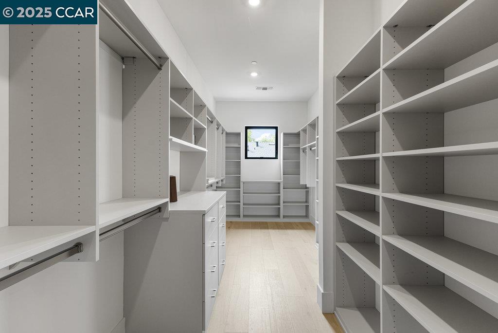 11 Willowmere Rd