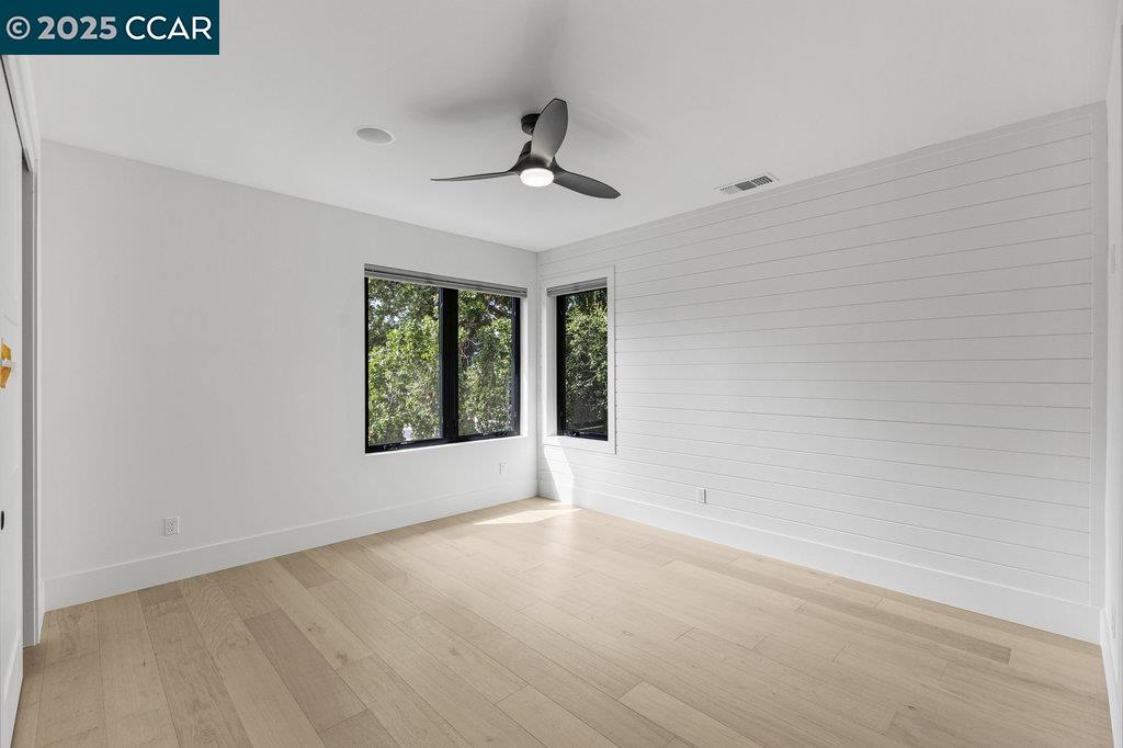 11 Willowmere Rd
