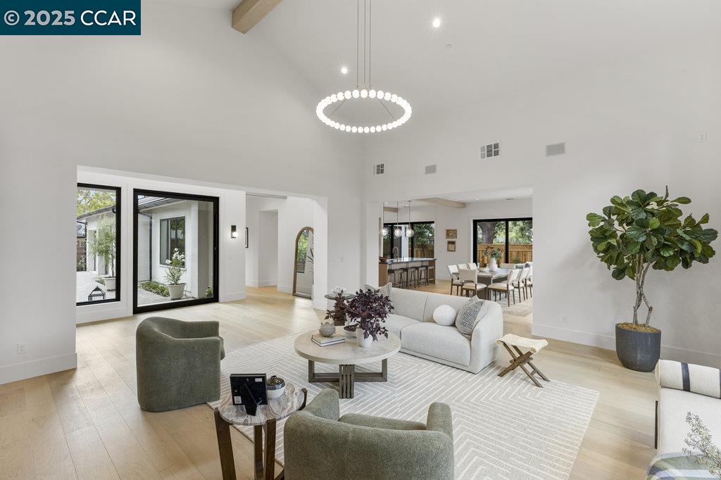 11 Willowmere Rd