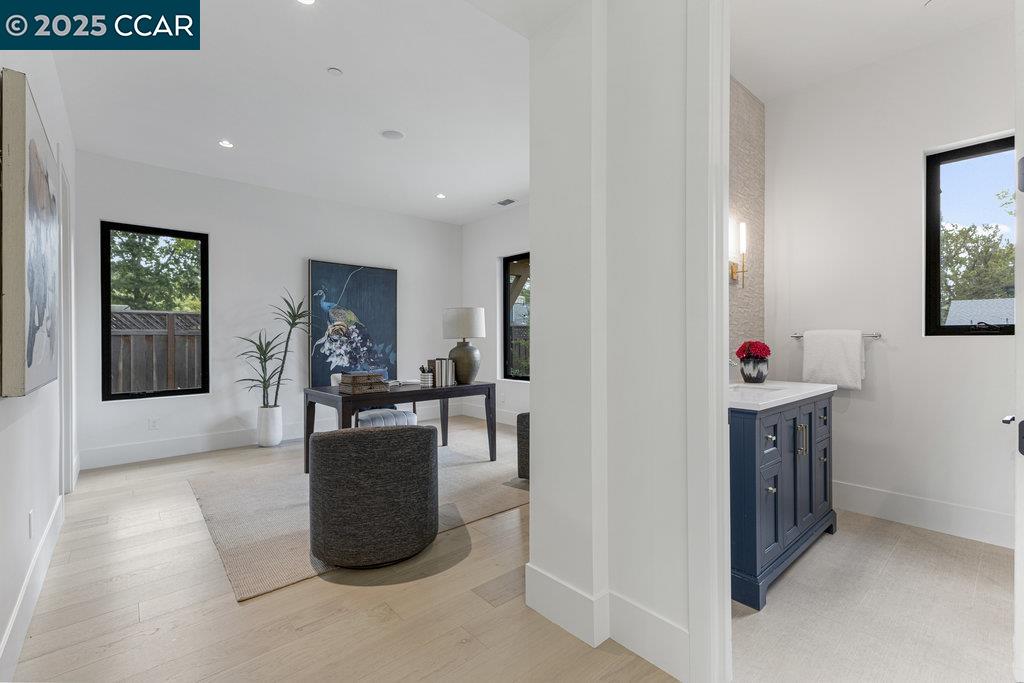 11 Willowmere Rd