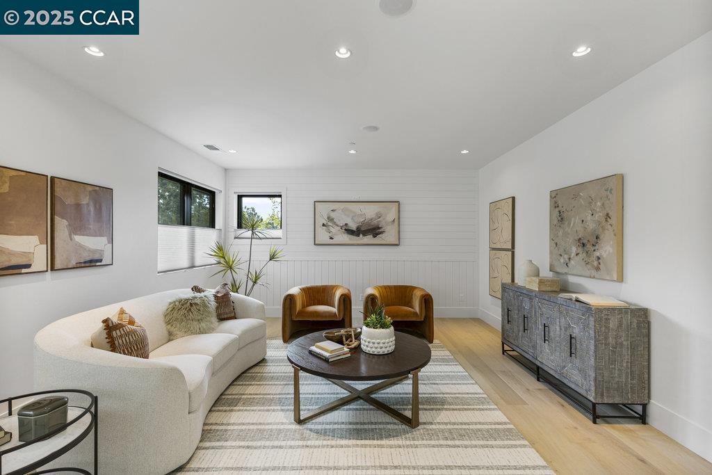 11 Willowmere Rd
