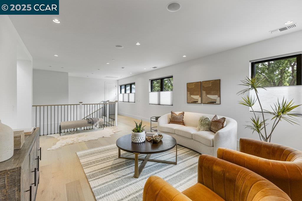 11 Willowmere Rd
