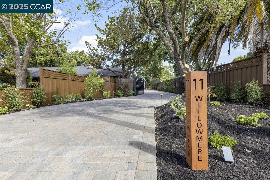 11 Willowmere Rd