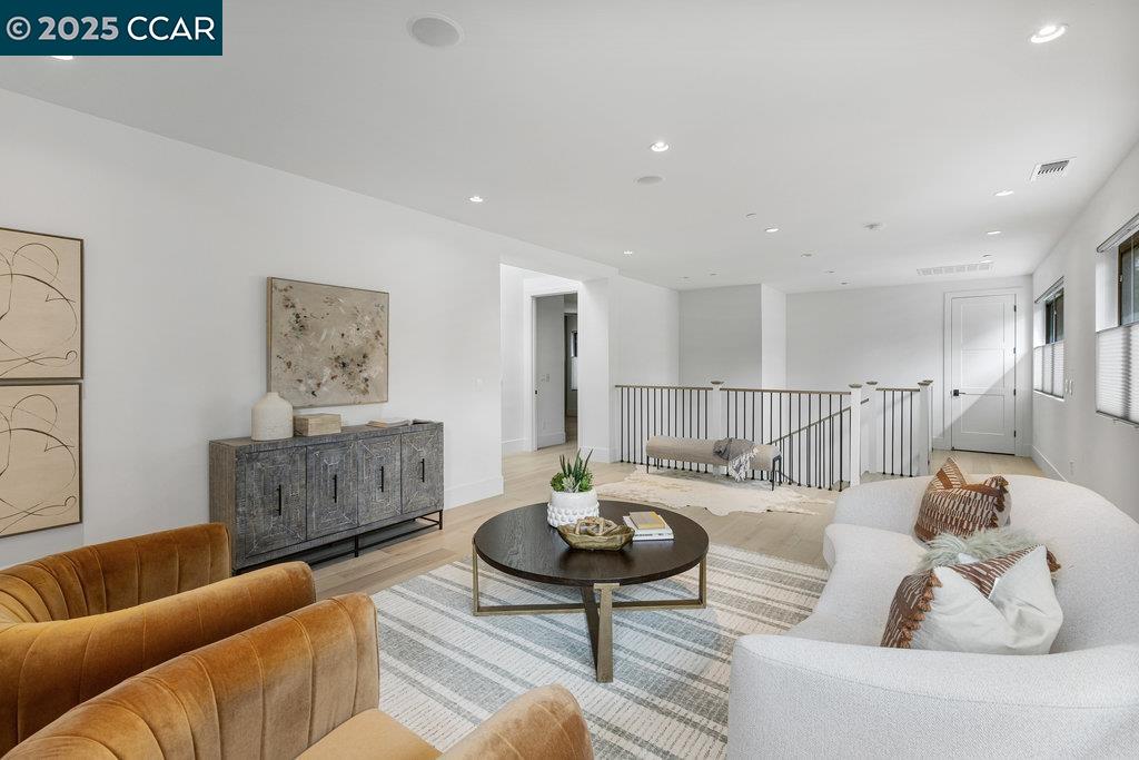 11 Willowmere Rd