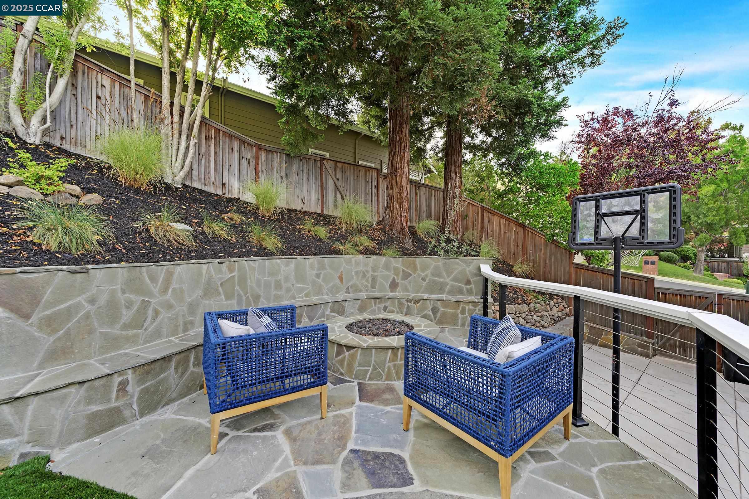 102 Leafield Rd