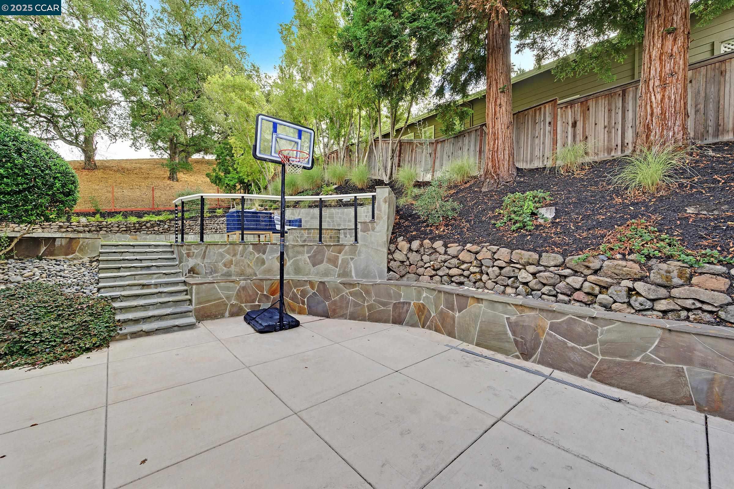 102 Leafield Rd