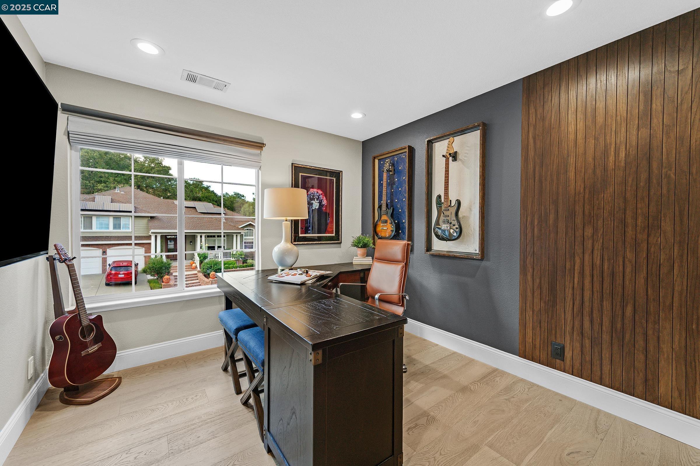 102 Leafield Rd