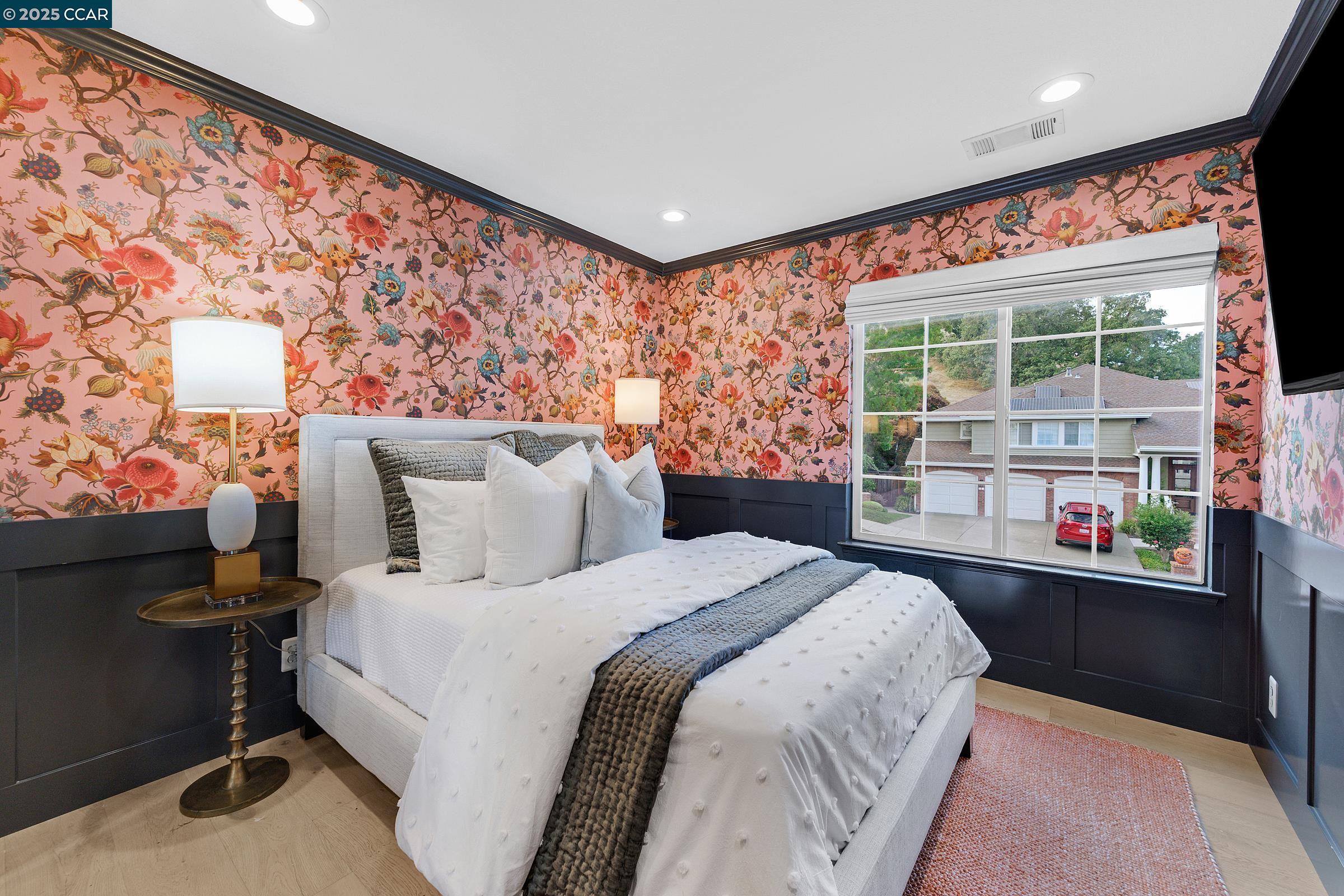 102 Leafield Rd