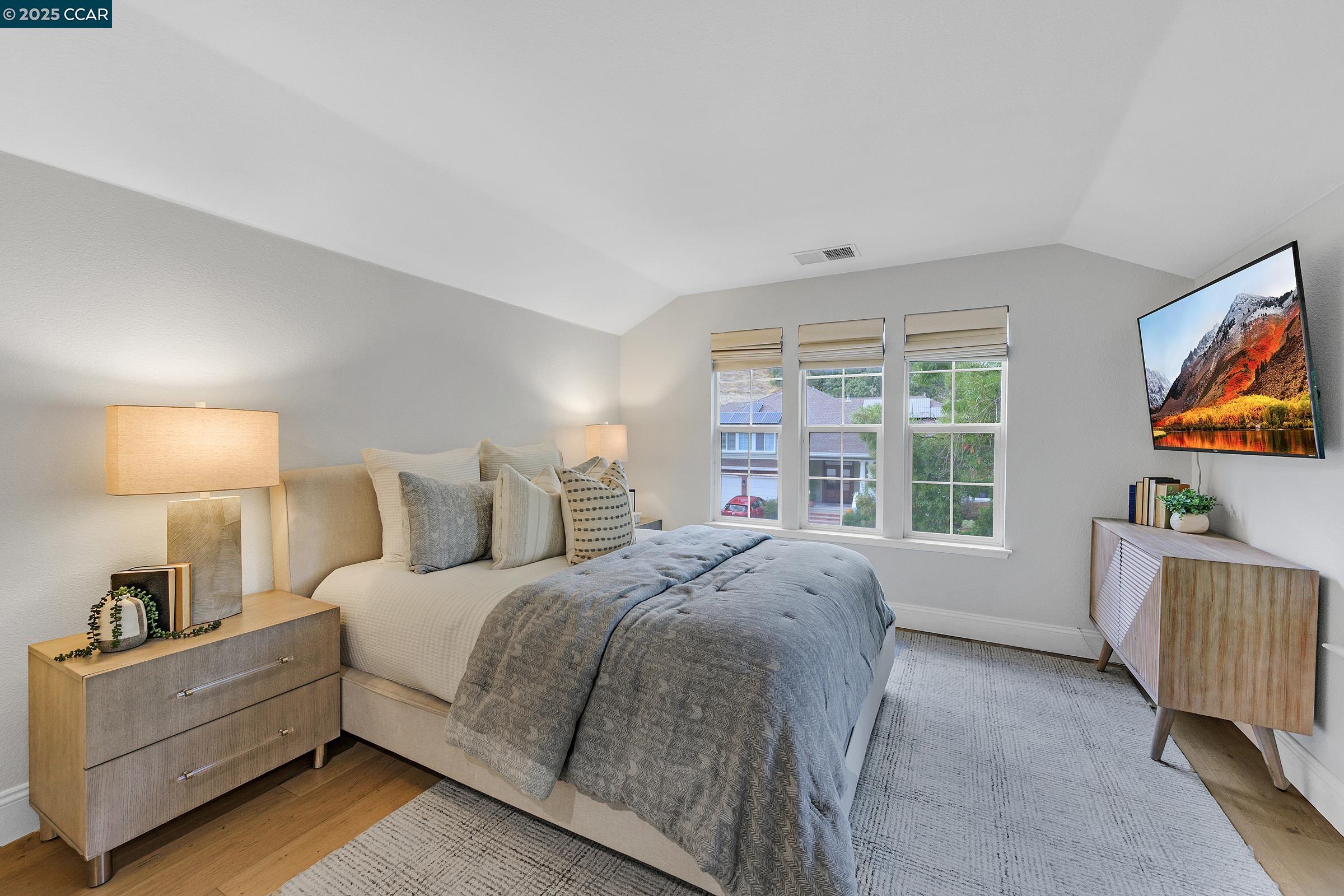 102 Leafield Rd