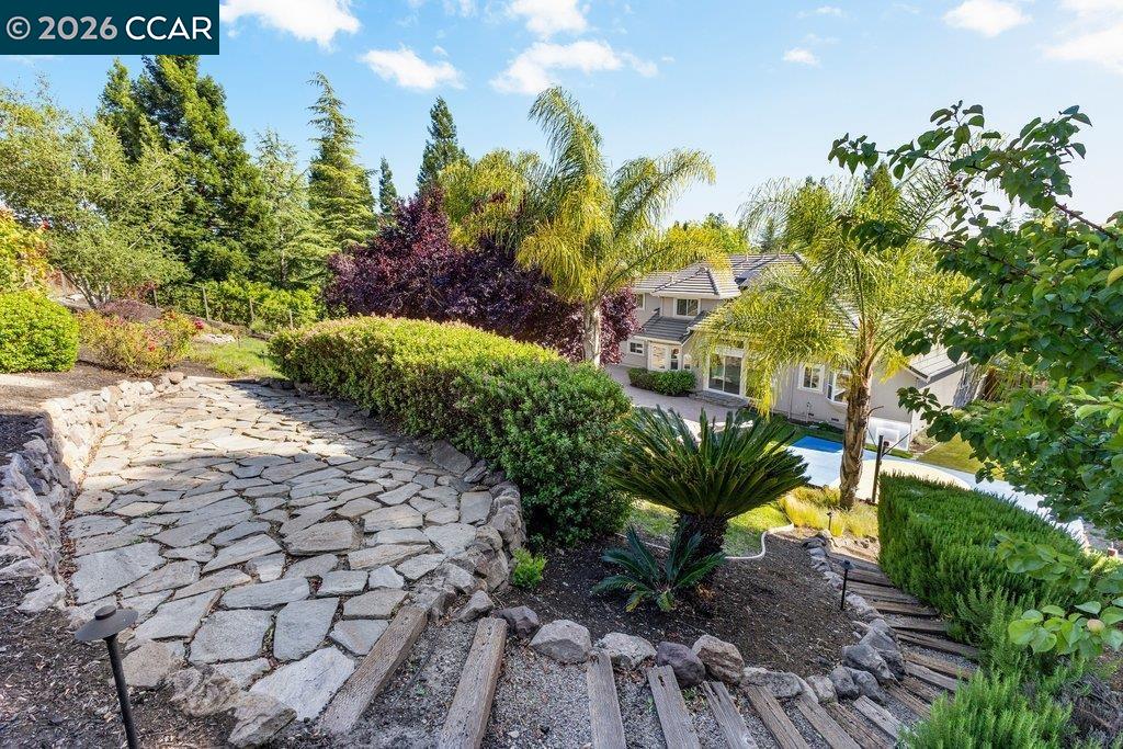 209 Fieldcrest Ct