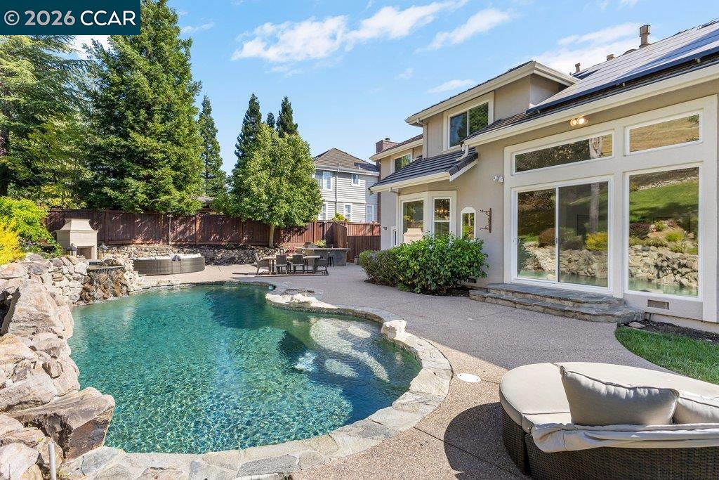 209 Fieldcrest Ct