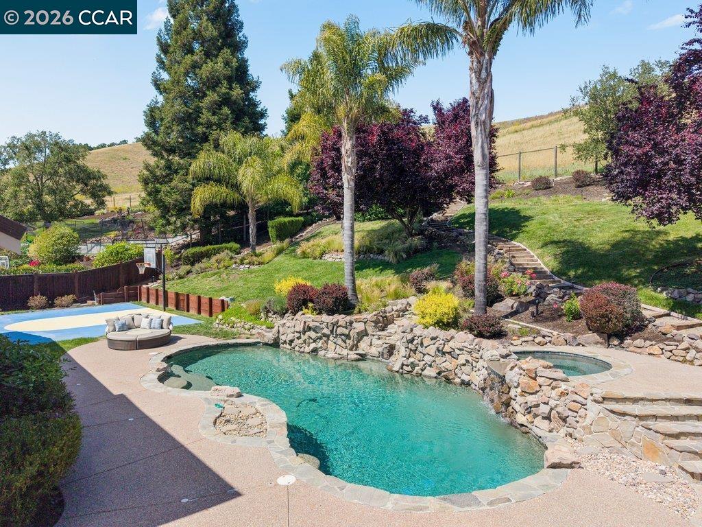 209 Fieldcrest Ct
