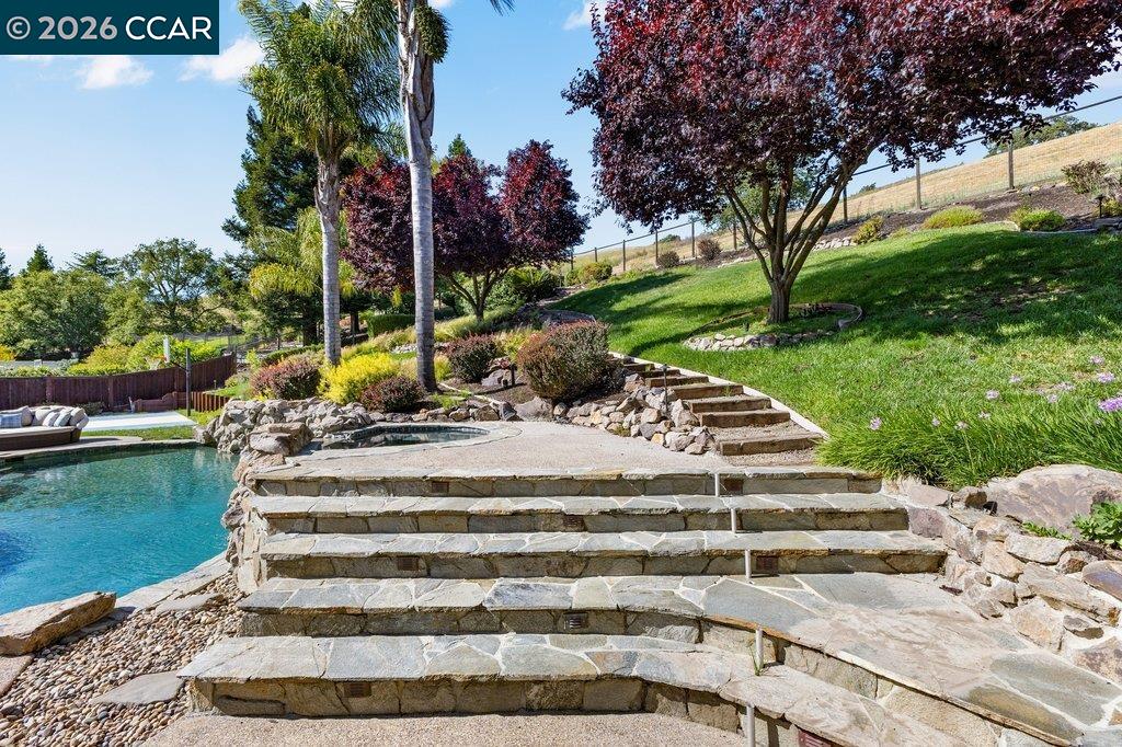 209 Fieldcrest Ct