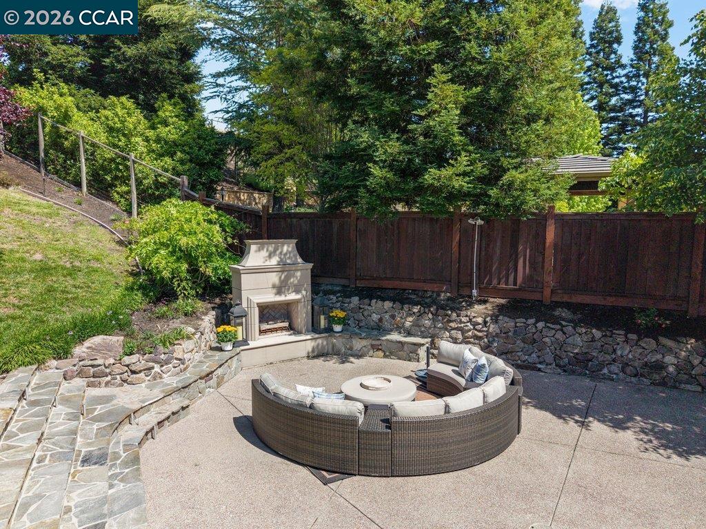 209 Fieldcrest Ct