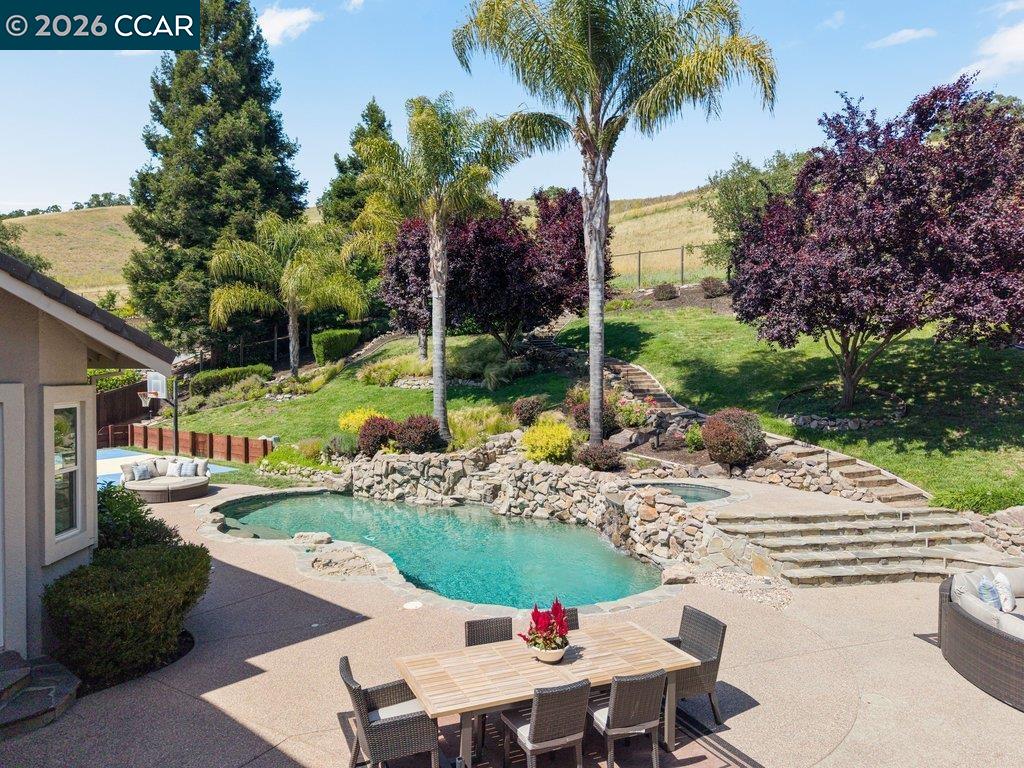 209 Fieldcrest Ct