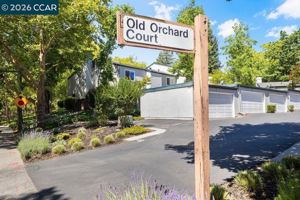 401 Old Orchard Ct