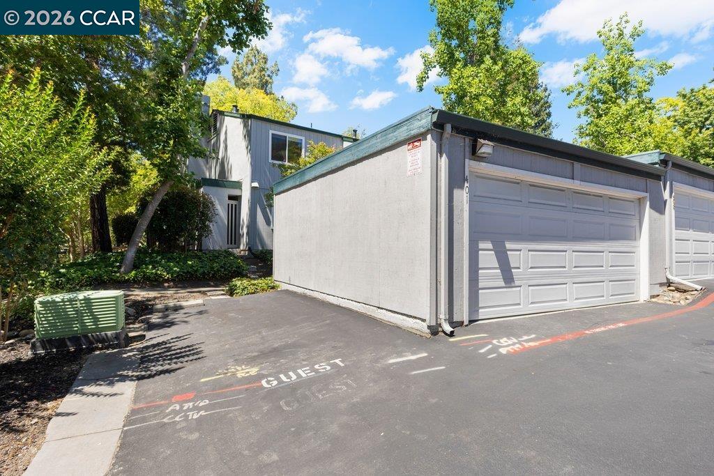 401 Old Orchard Ct