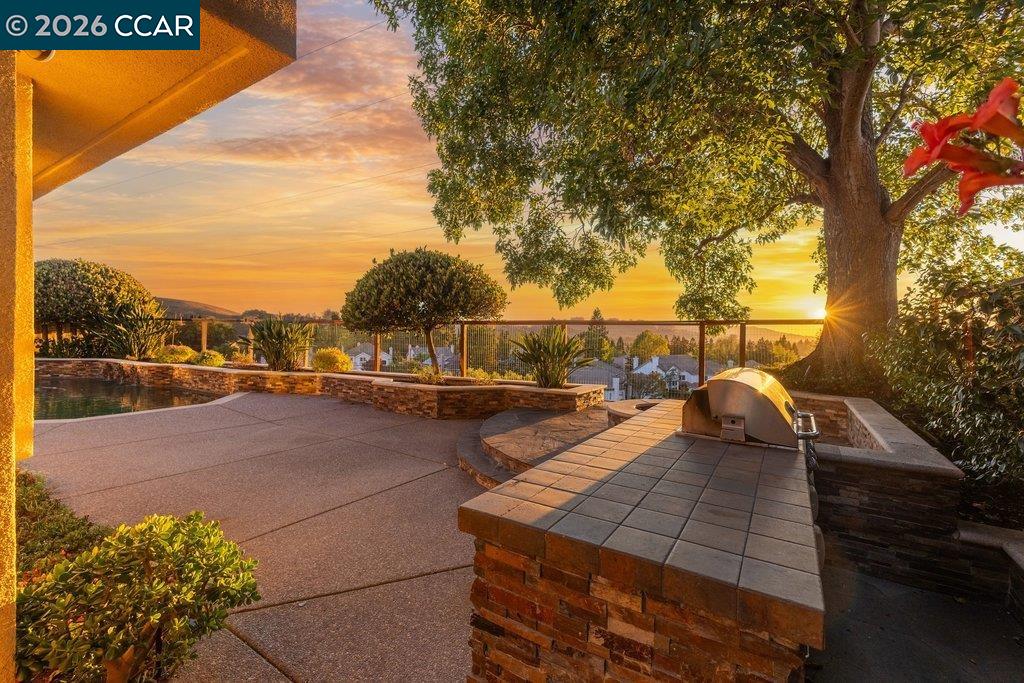 318 Sunset Dr
