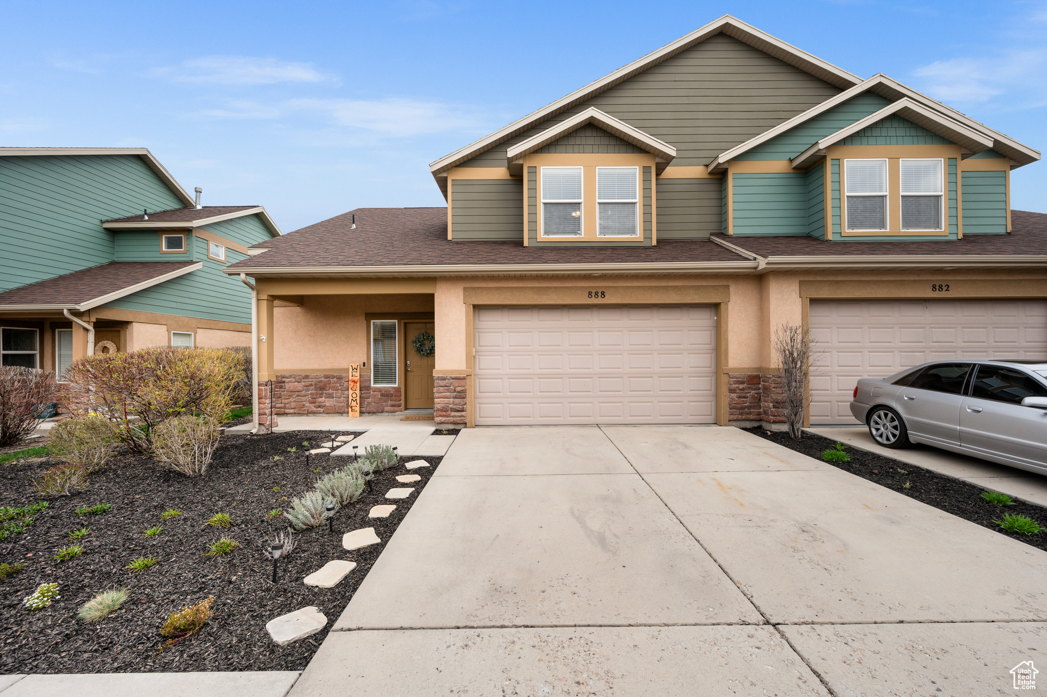 888 W WATERSIDE DR