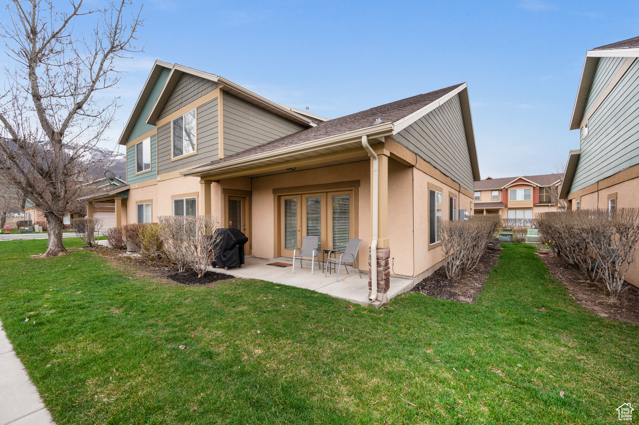 888 W WATERSIDE DR