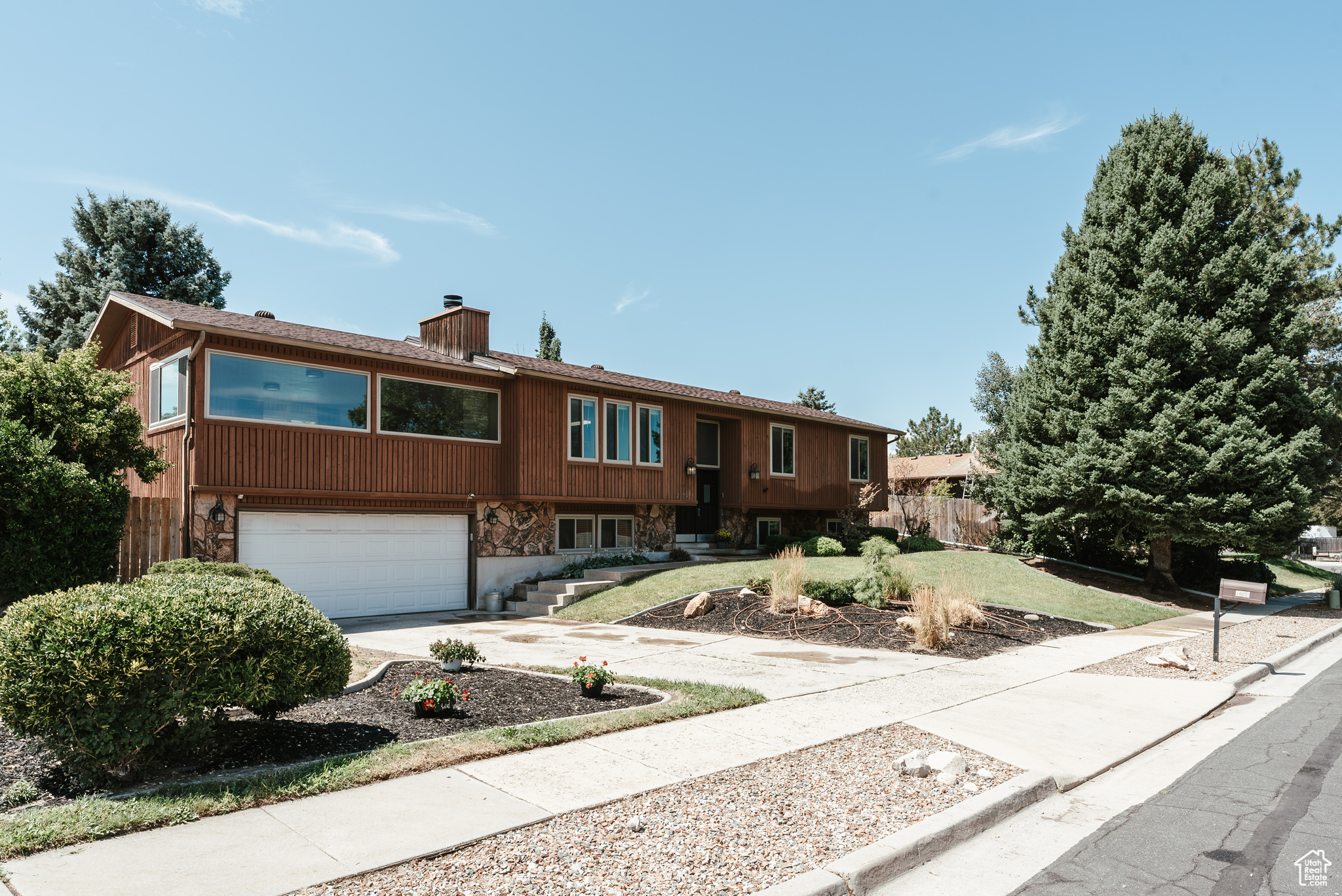 2274 E FLAT IRON DR