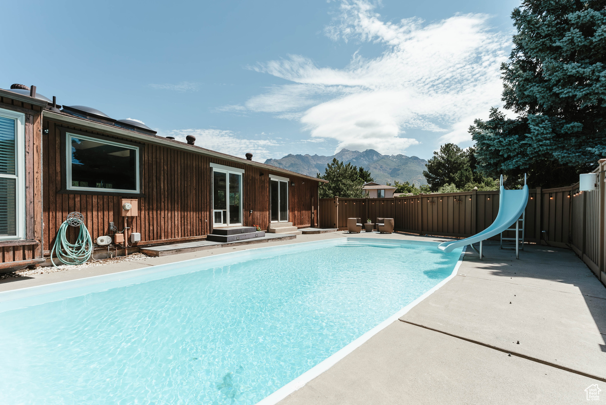 2274 E FLAT IRON DR