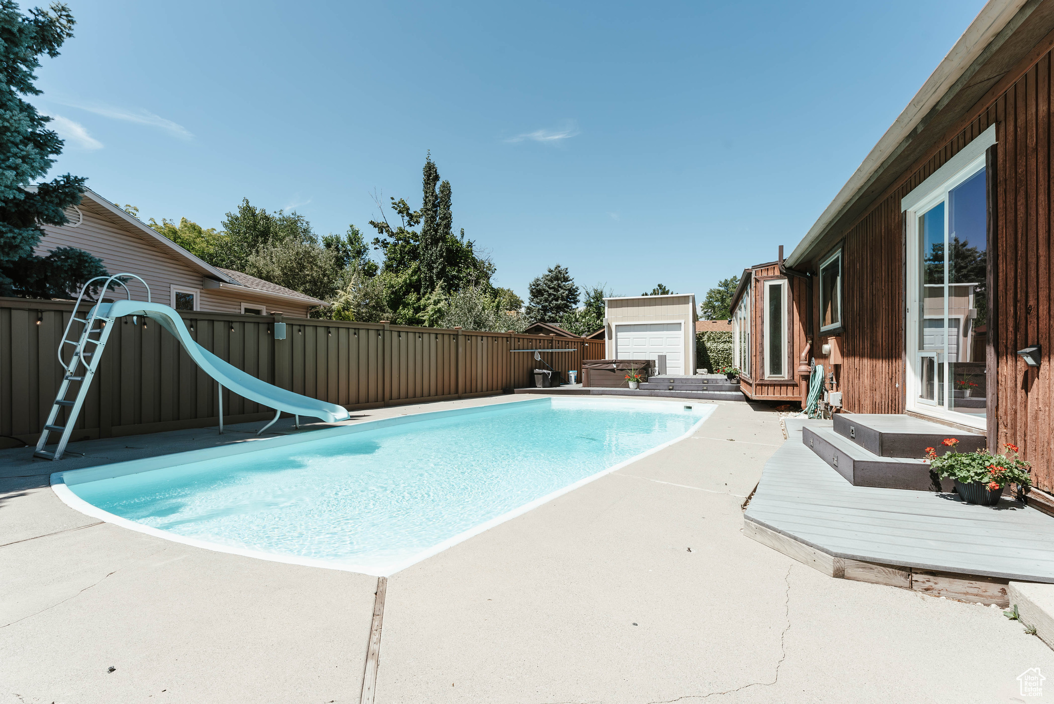 2274 E FLAT IRON DR