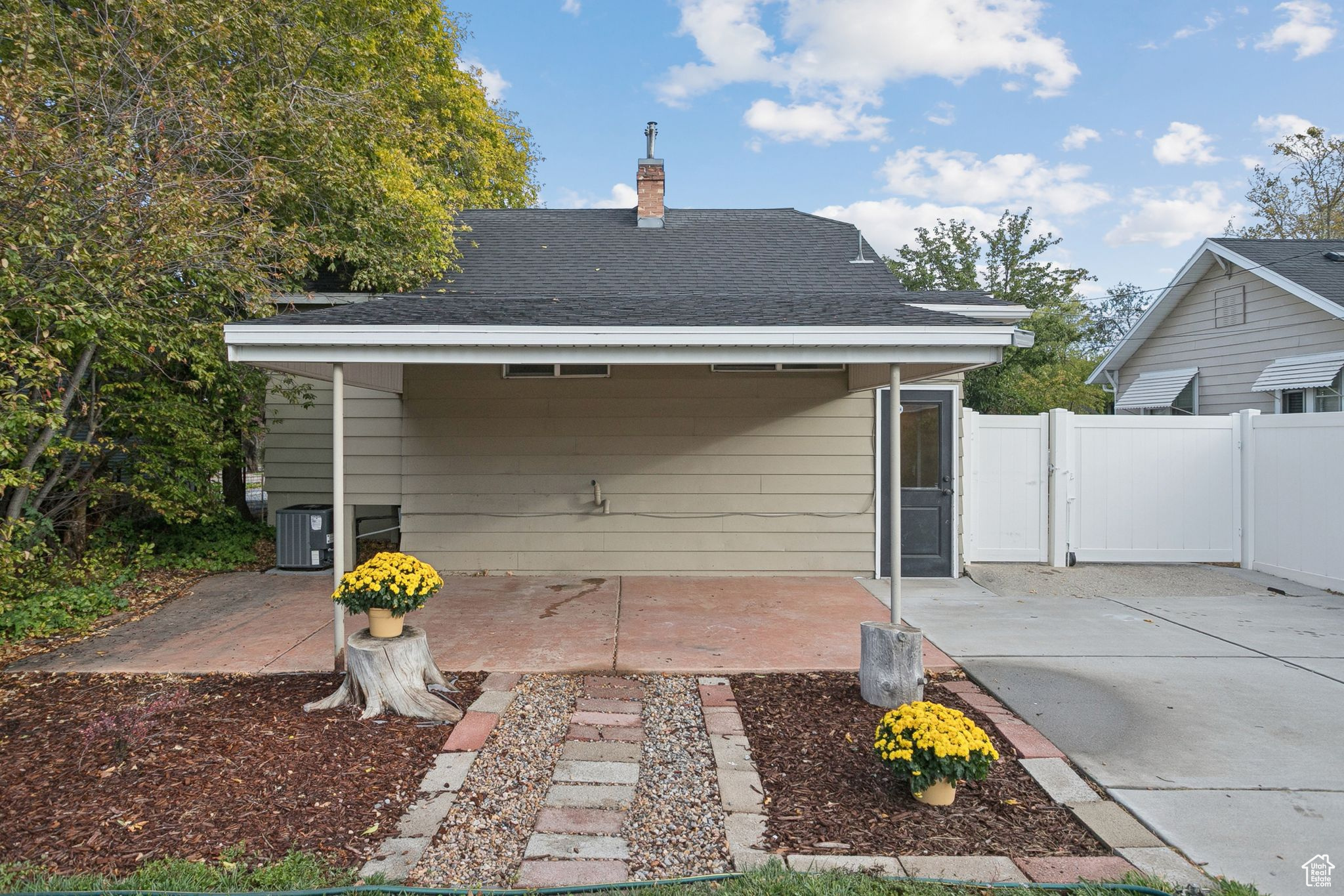 1436 E WOODLAND AVE