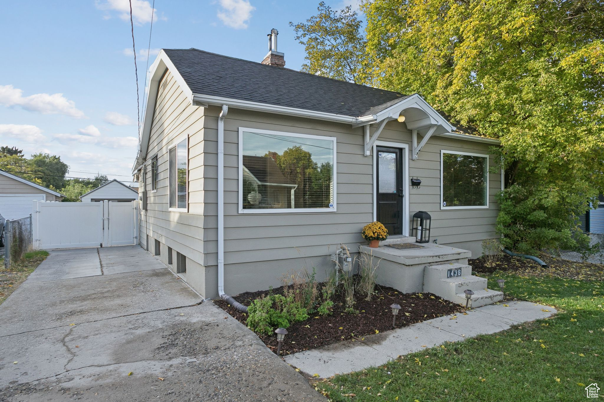 1436 E WOODLAND AVE