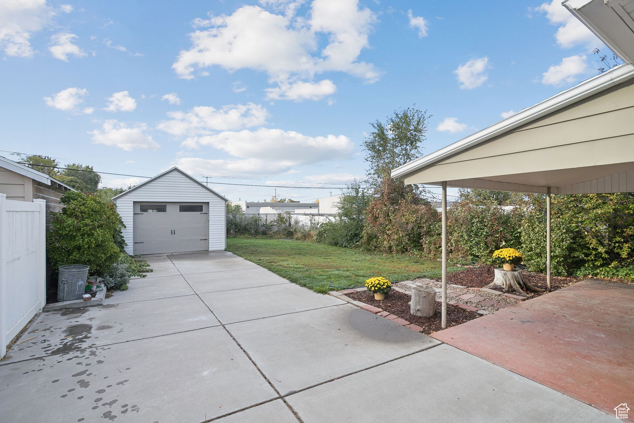 1436 E WOODLAND AVE