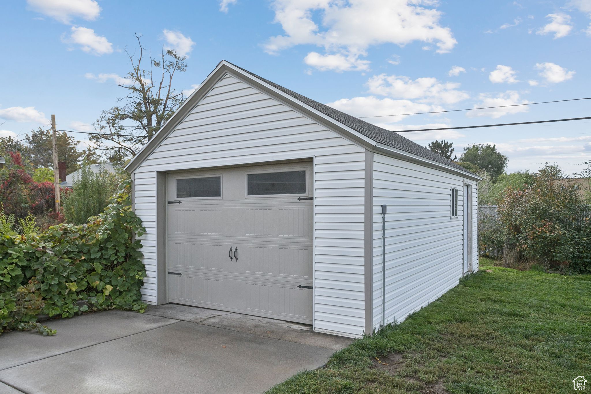 1436 E WOODLAND AVE