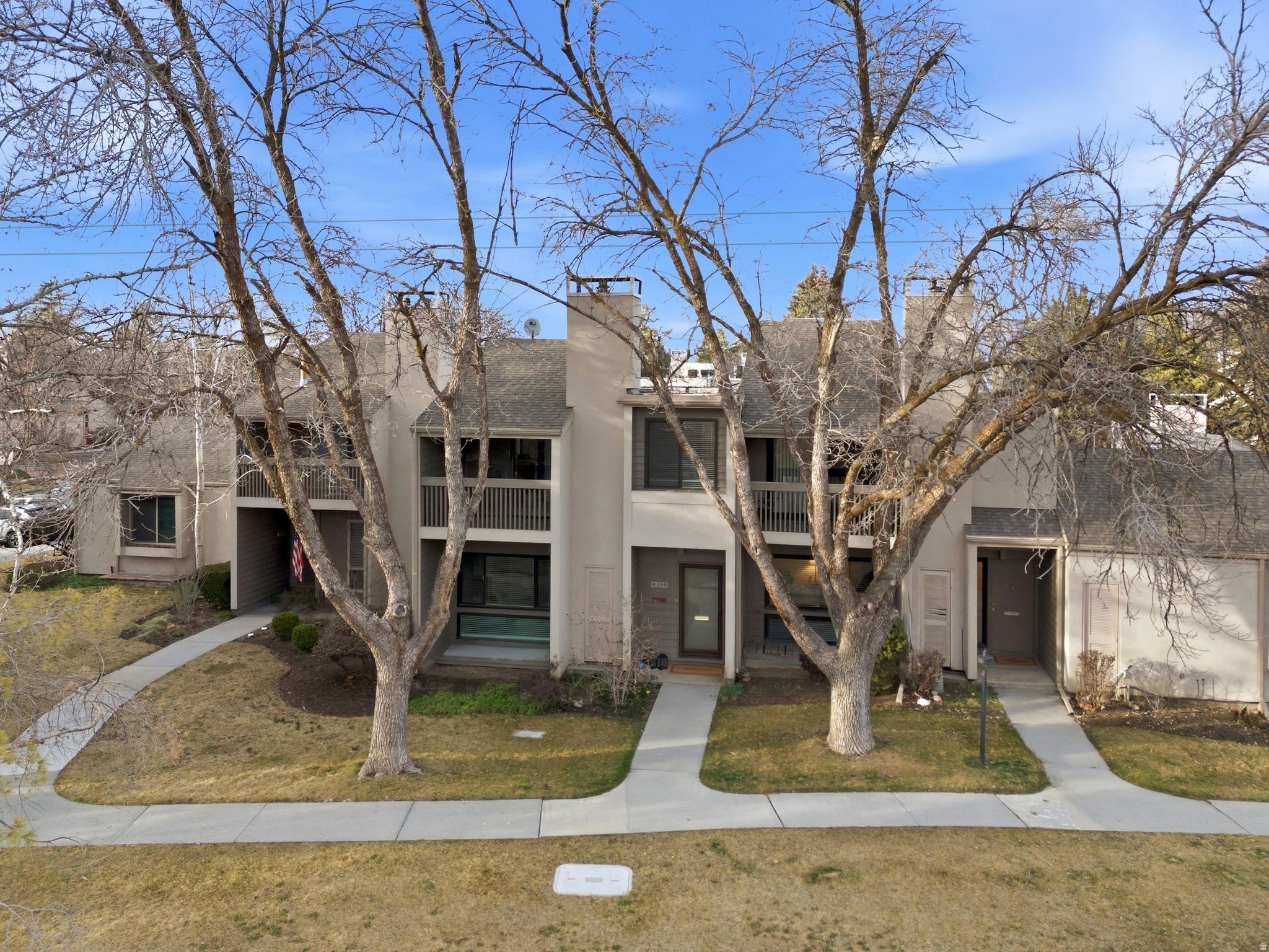 1592 E PARK PL