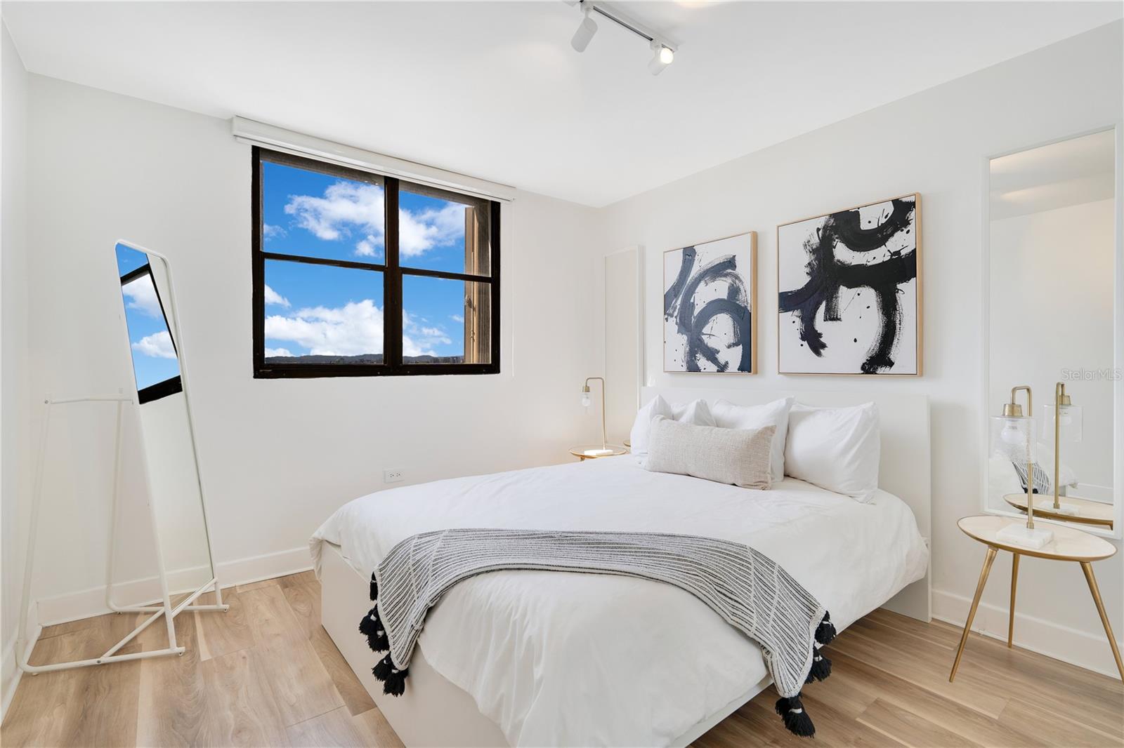 2368 CALLE LAUREL #7-E