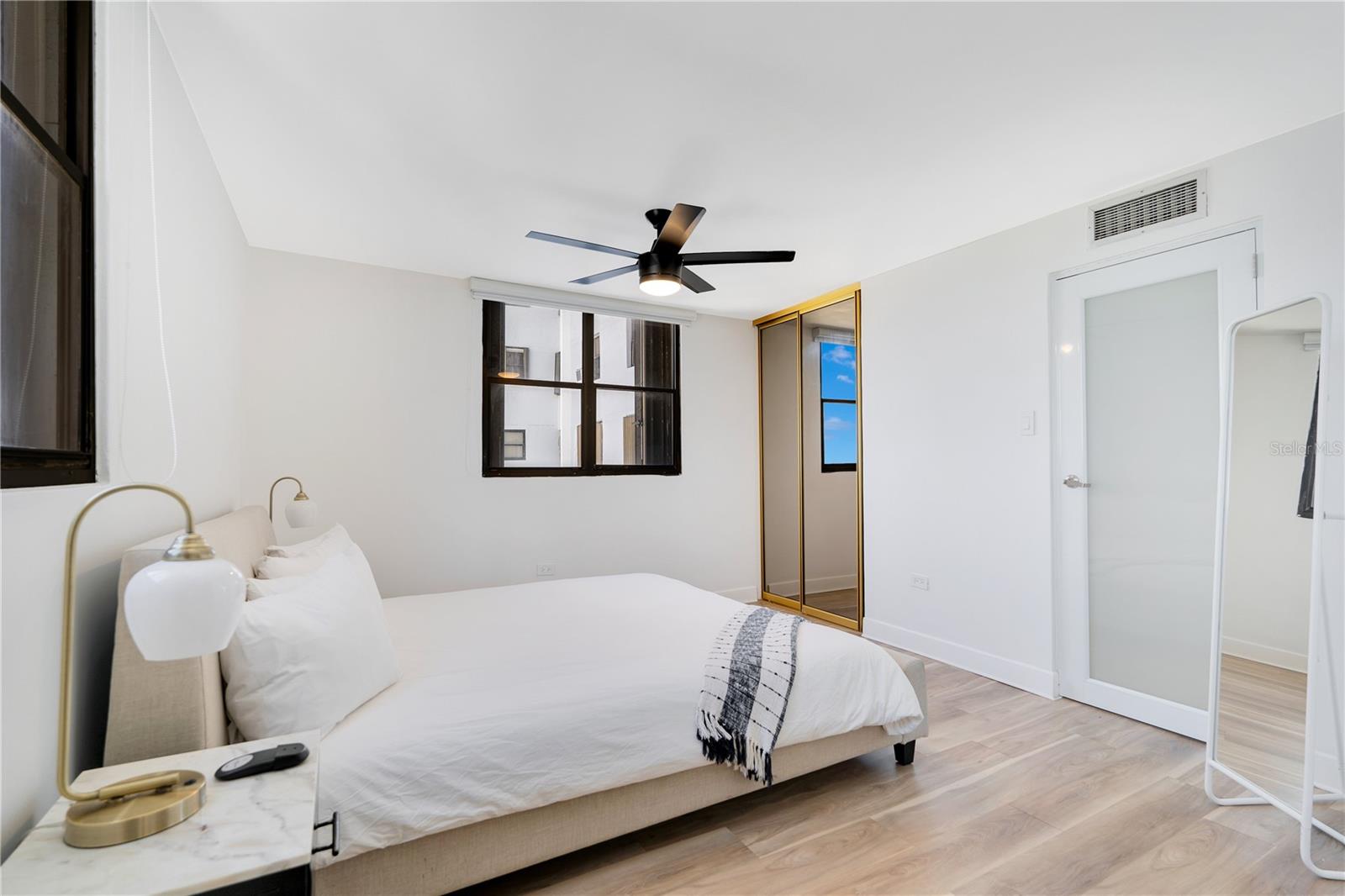 2368 CALLE LAUREL #7-E
