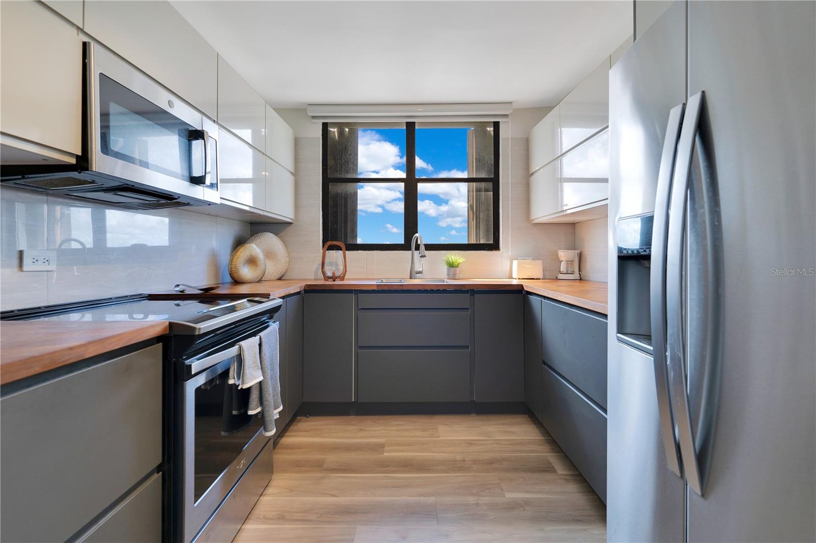 2368 CALLE LAUREL #7-E