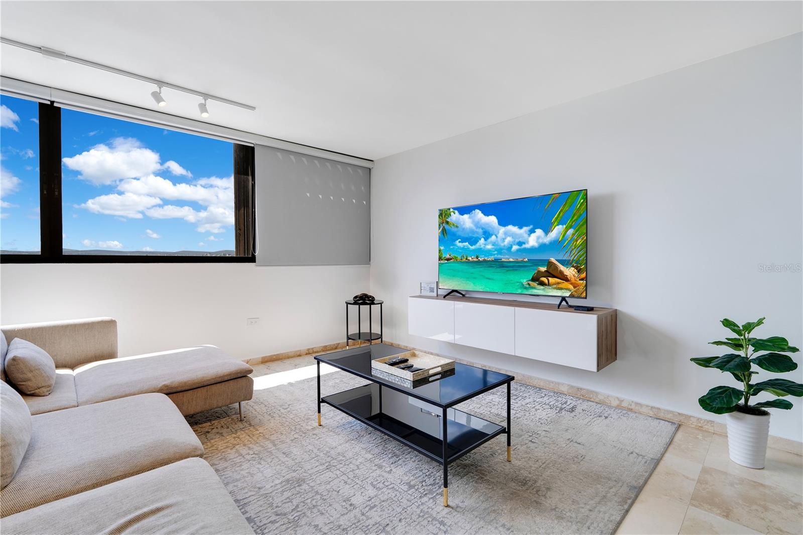 2368 CALLE LAUREL #7-E
