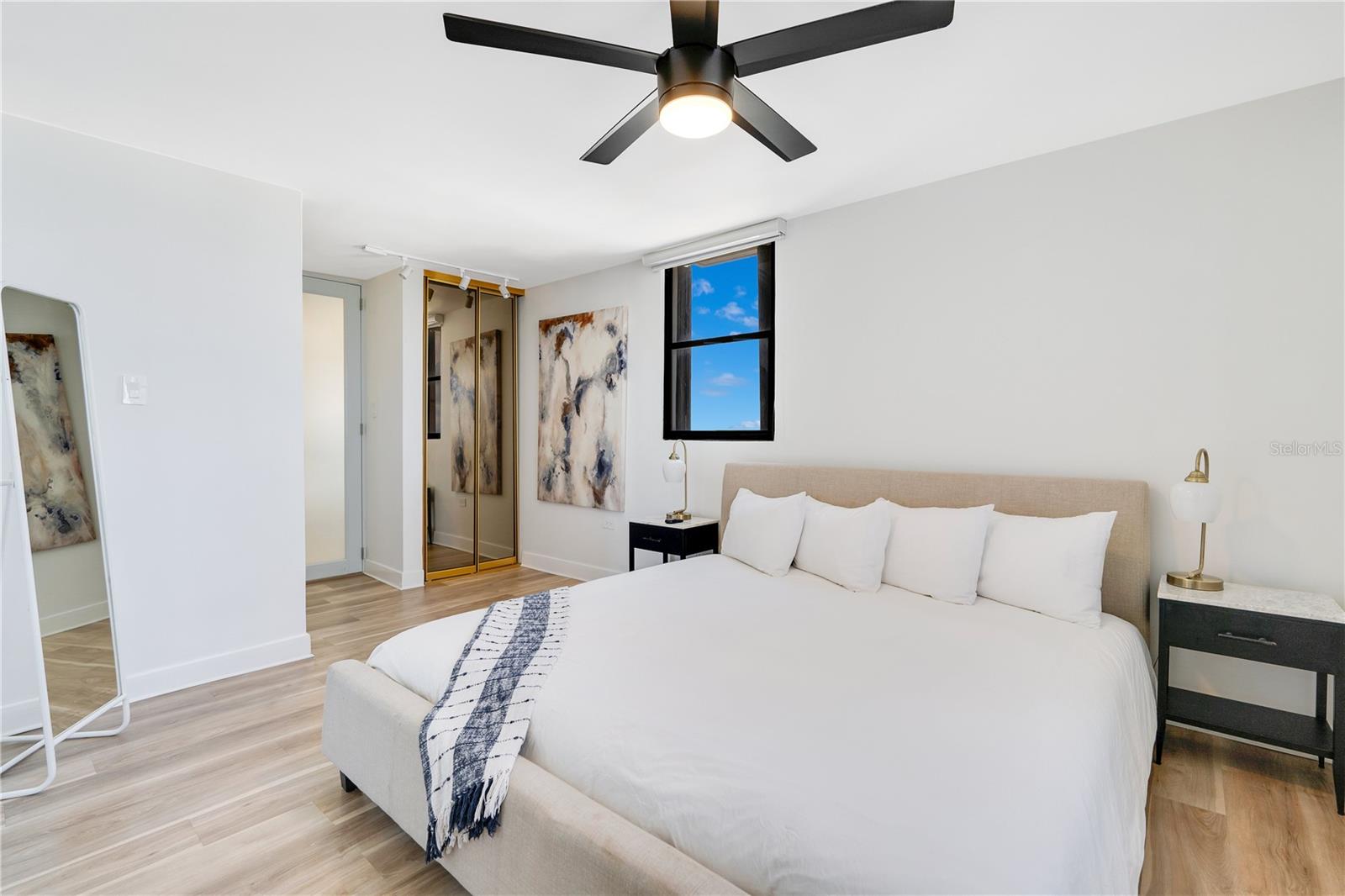 2368 CALLE LAUREL #7-E