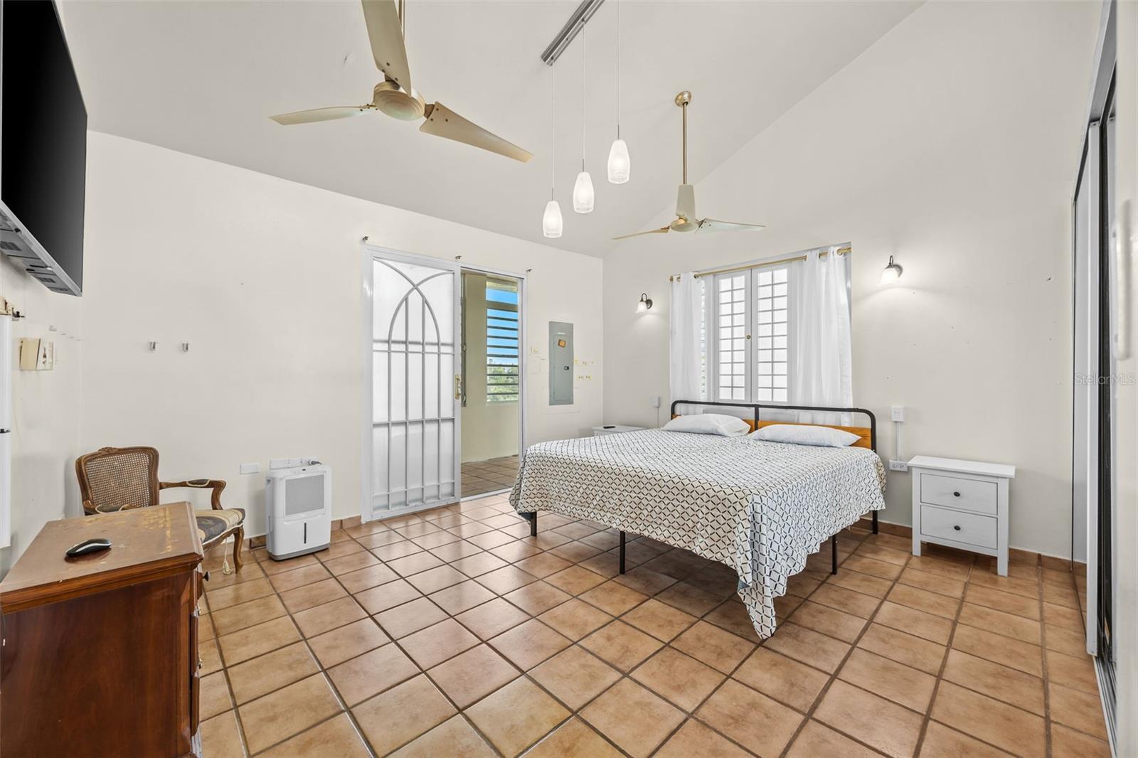 Carretera 742 Km. 2.3 SECTOR LAS VILLAS BO. CARITE #F2-F3