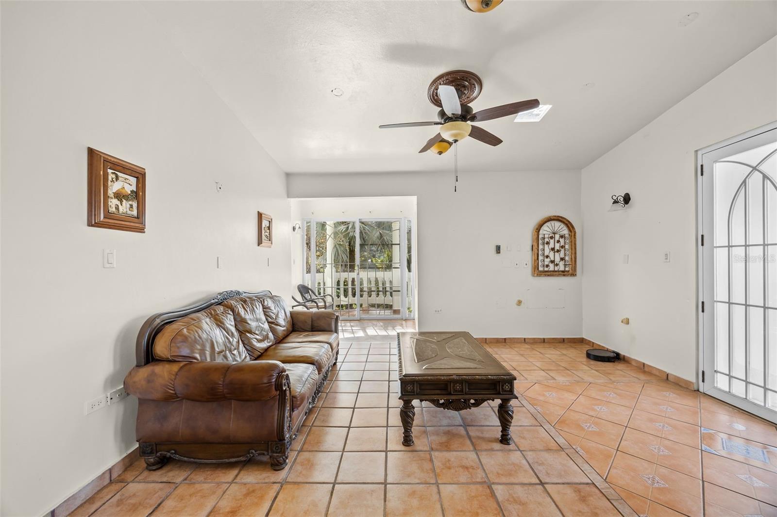 Carretera 742 Km. 2.3 SECTOR LAS VILLAS BO. CARITE #F2-F3