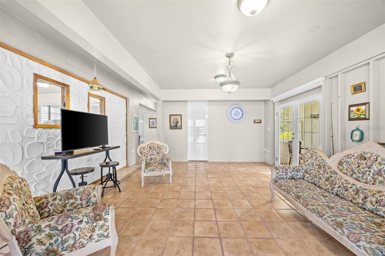 Carretera 742 Km. 2.3 SECTOR LAS VILLAS BO. CARITE #F2-F3