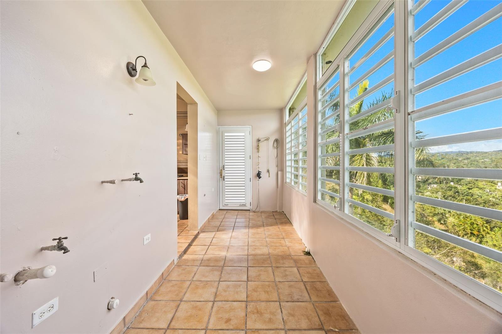 Carretera 742 Km. 2.3 SECTOR LAS VILLAS BO. CARITE #F2-F3