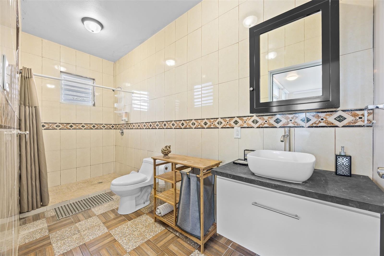 Carretera 742 Km. 2.3 SECTOR LAS VILLAS BO. CARITE #F2-F3