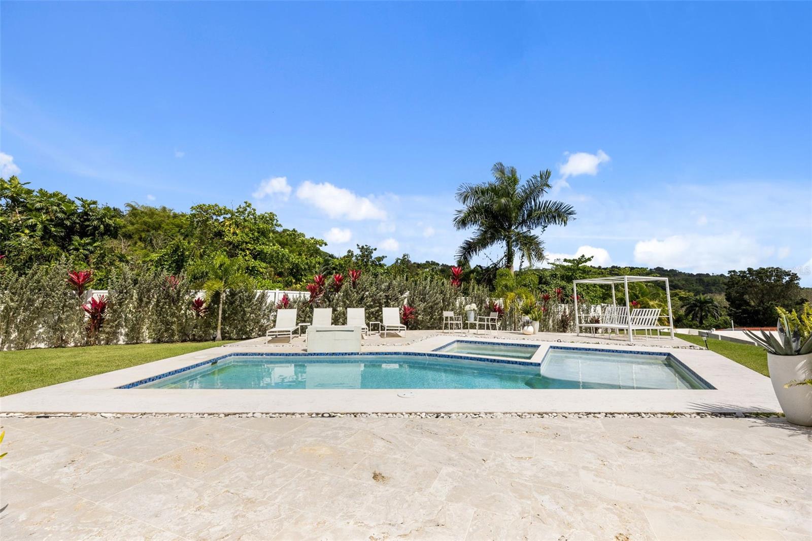 Carretera PR-175 KM. 4.0 ESMERALDA LAKE PLANTATION