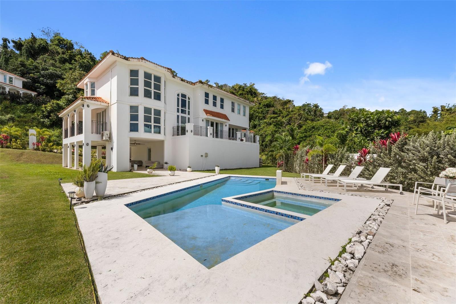 Carretera PR-175 KM. 4.0 ESMERALDA LAKE PLANTATION