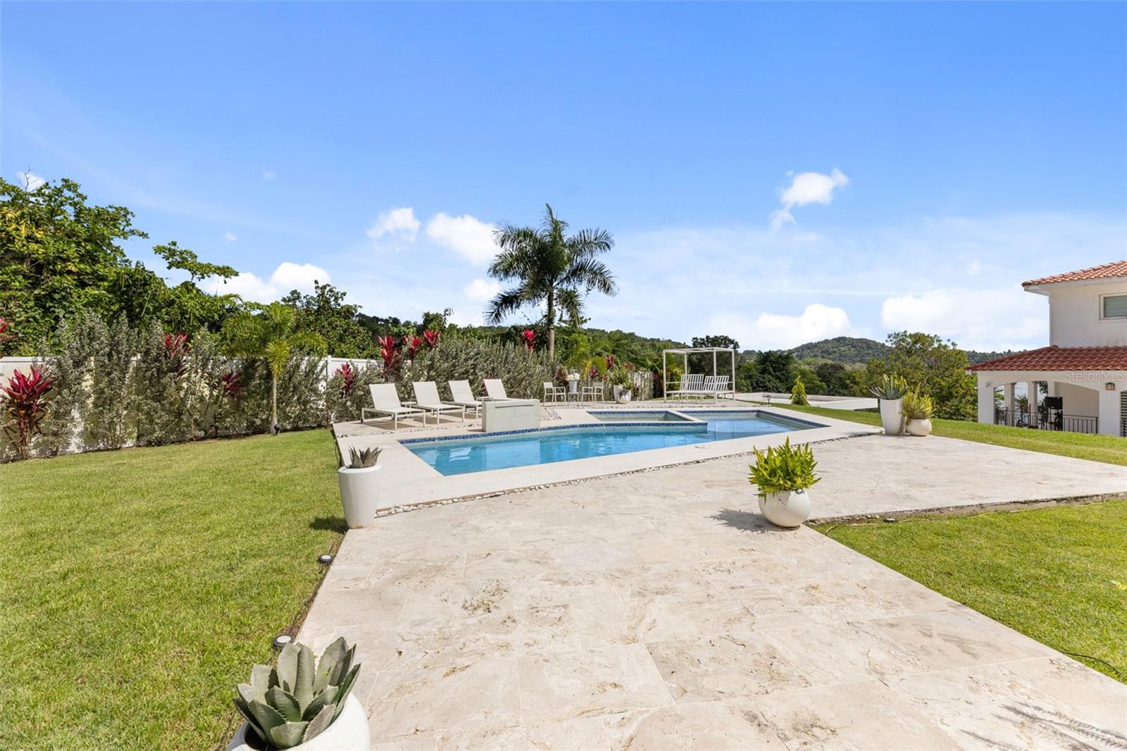 Carretera PR-175 KM. 4.0k ESMERALDA LAKE PLANTATION