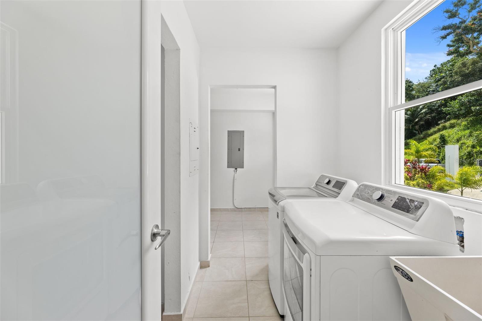 Carretera PR-175 KM. 4.0k ESMERALDA LAKE PLANTATION